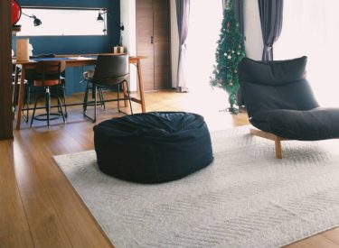 インダストリアルや北欧にも合う♪サスティナブルでおしゃれなヘリンボーンラグ♡